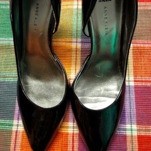 Anne Klein Black Patent leather pump Shoe 👠 Sz 10 1/2M/ Made in China/ apox.3.5